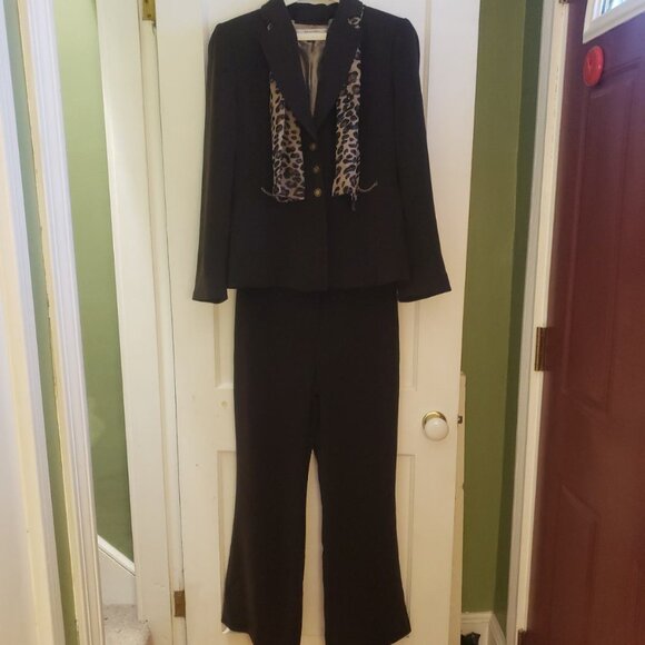 EUC women's Tahari brown suit 10P - Picture 1 of 16